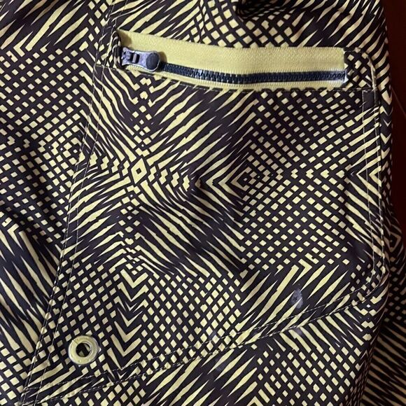 Under Armour Men's Yellow Black Abstract Loose Swim Board Shorts Size 40 - Picture 3 of 6